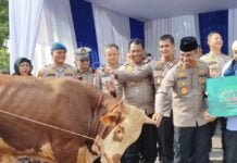 Polres Metro Jakarta Timur, Serahkan Puluhan Ekor Hewan Kurban