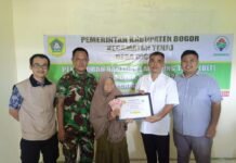 Kepala Desa Ciomas Beserta Staf Menyalurkan (BLT-DD) dana Desa Ciomas Untuk Kesejahteraan