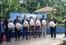 Tebar Benih Ikan Bersama JFI dan Pemerintah Kecamatan Pamijahan di Kampung Babakan