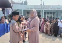 SDN 01 Koleang Peringati 1 Muharram 1446 H Dengan Pemberian Santunan Kepada Anak Yatim Piatu