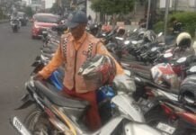 Parkir Liar Dibadan Jalan, di Depan Rumah Sakit TMC Tasikmalaya Diduga Libatkan Oknum Dishub Kota Tasikmalaya