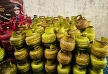 Ditreskrimsus Polda Bali Tangkap Pengoplos LPG Subsidi di Denpasar Timur