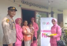 Peduli Stunting Kapolsek Tawang Polres Tasikmalaya Kota Beserta Bhayangkari, Berikan Bantuan Sosial