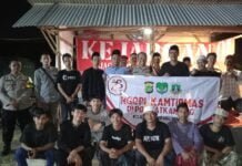 Jelang Pilkada Serentak Polsek Legok, Polres Tangerang Selatan melaksanakan Ngopi Bareng Warga di Satkamling
