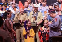 Kapolri dan Ketua Bhayangkari Sapa Dua Anak Pemenang Lomba Setapak Perubahan