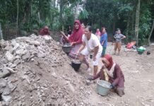 Sangat Antusias Warga Masyarakat Desa Tegal Wangi Gotong Royong Memperbaiki Akses Jalan