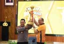 Penghargaan Kapolri untuk Jakarta Bhayangkara Presisi dan Popsivo Polwan atas prestasi di Proliga 2024