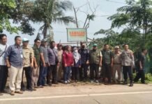 Dinas Lingkungan Hidup (DLH) Menutup Sekaligus Menyegel Tempat pembuangan Sampah Ilegal