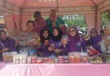 Produk UKM Laris Manis di Acara Bilik Jasinga