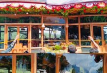 Warga Melemparkan Telur ke salah Satu Restoran di Kawasan Puncak Bogor