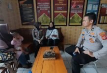 Tim Konseling Polres Tasikmalaya Kota Tenangkan Keluarga Pelajar Korban Penganiayaan saat Rekonstruksi di Mapolres
