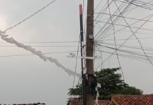Diduga Penanaman Tiang Penyangga Fiber Optik PT.Indokarya Tak Kantongi Izin Resmi