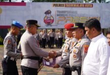Personel Berprestasi dan Masyarakat yang Membantu Tugas Polri Diberikan Penghargaan oleh Kapolres Tasikmalaya Kota
