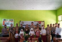 Polres Tasikmalaya Kota Bagikan Makan Siang Bergizi untuk Pelajar SD Negeri Hegarsari Mangkubumi