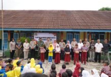 Keceriaan Siswa SDN Paozan Indihiang, Dibagi Makan Siang Bergizi Gratis dari Polres Tasikmalaya Kota