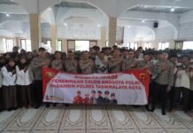 Polres Tasikmalaya Kota Sosialisasikan Penerimaan Polri di SMAN 10 Kota Tasikmalaya