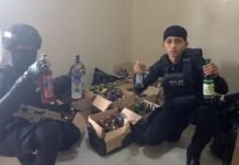 Tim Patroli Maung Galunggung Polres Tasikmalaya Kota, Grebek Rumah warga Simpan Ratusan Botol Miras