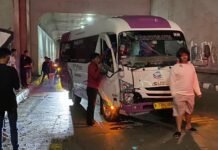 Terjadi Laka Mobil isuzu Pariwisata Tabrak Mobil Toyota Kijang gran yang Sedang Berhenti