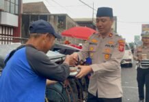 Polres Tasikmalaya Kota Berbagi Takjil, Wujud Kepedulian di Bulan Ramadan