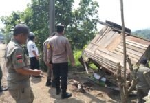 Pembongkaran Enam Saung oleh Satgas Premanisme Kecamatan Cigudeg