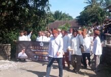Junjung Tradisi Adat Leluhur, Kades Guradog Bersama Warga Gelar Tradisi Ngarengkong Ngunjal Padi