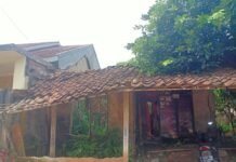 Warga Kuripan Masih Tinggal di Kelas Sekolah, Rumah Rusak Belum Tersentuh Bantuan