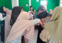 Serahkan Santunan Anak Yatim di di Kampung parungsapi Sabrang, Bentuk Nyata Kepedulian Masyarakat