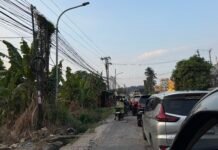 Kemacetan Panjang di Jalan Babakan Madang Sore Ini, Warga Mengeluh Kondisi Jalan Rusak