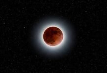 Fenomena Gerhana Bulan Total Hiasi Langit Malam Ini