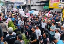 Warga Bojong Kulur Gelar Aksi Demo, Desak Kepala Desa Mundur