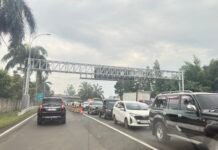 Lonjakan Kendaraan Picu Kemacetan di GT Sentul Arah Jakarta
