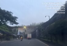 Lalu Lintas Pagi di Jalur Lingkar Nagreg Terpantau Lancar, Kabut Tipis Selimuti Kawasan