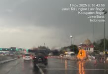 Lalu Lintas Padat di Gerbang Tol Sentul Sore Ini