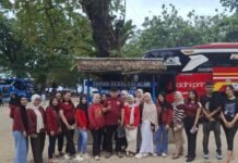 PKM Gelar Family Gathering di Pantai Pasir Putih Carita Banten